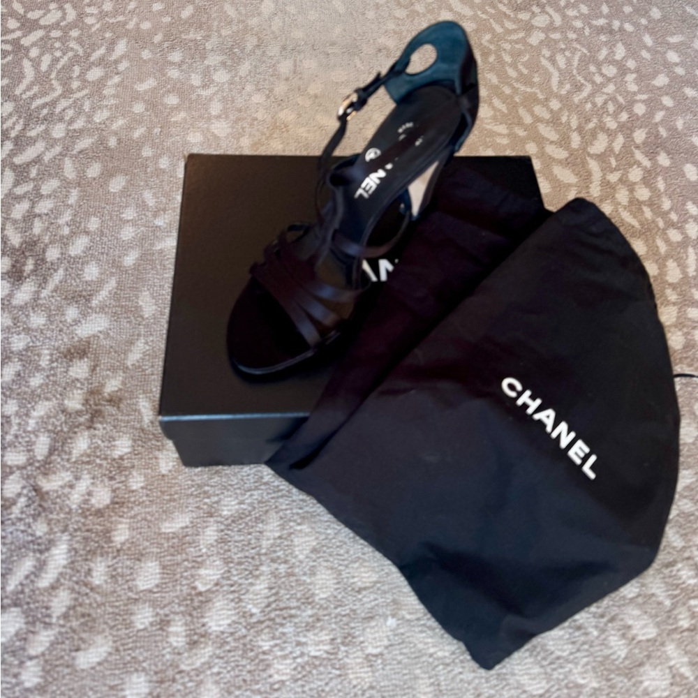 CHANEL Elegant Black Sandals